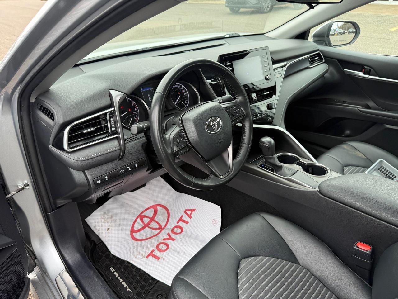 2023 Toyota Camry SE Photo