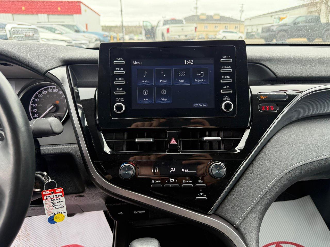 2023 Toyota Camry SE Photo