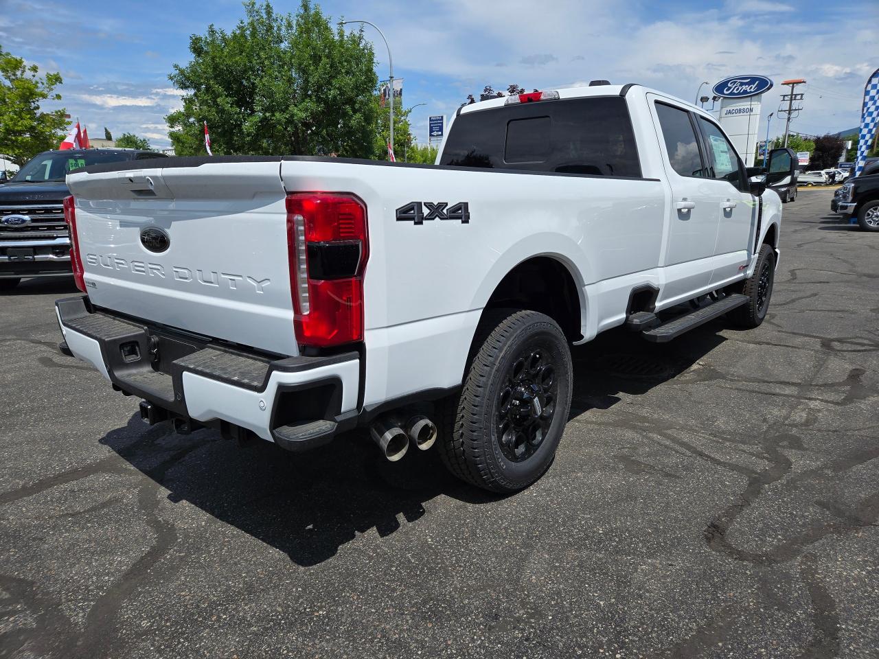2025 Ford F-350 Super Duty SRW Lariat Photo4