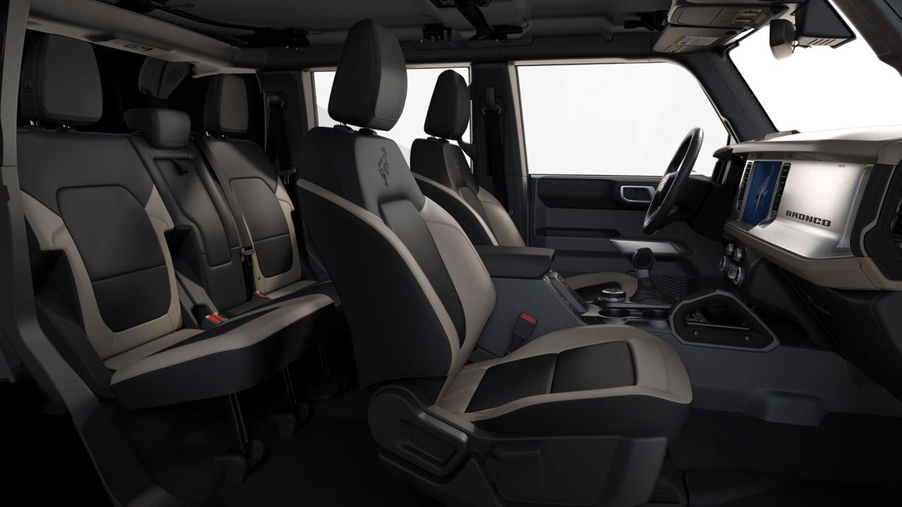 2025 Ford Bronco Outer Banks Photo5