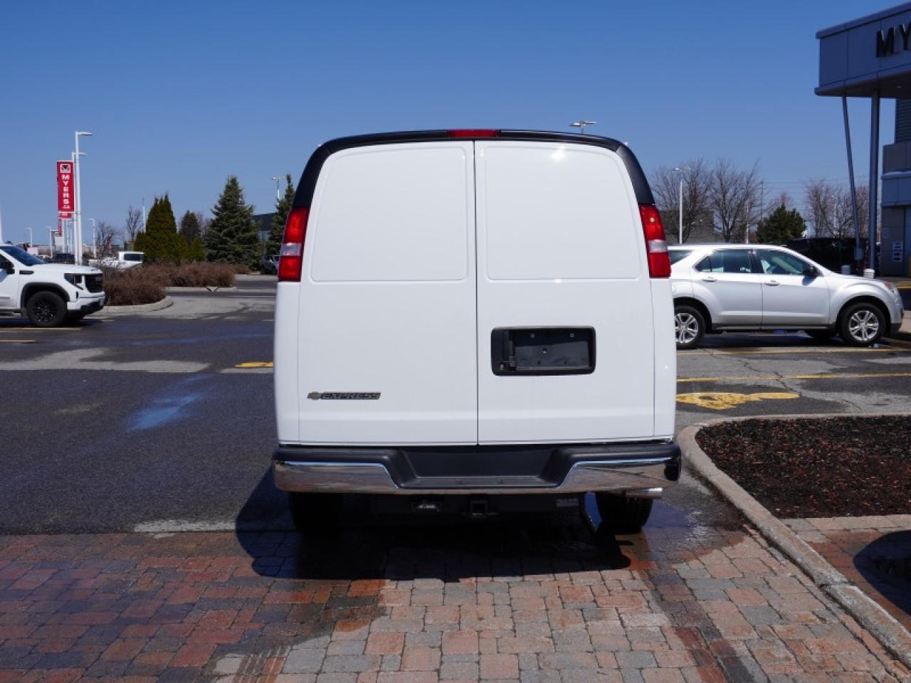 2025 Chevrolet Express Cargo Van 2500 155  - Audio System Photo4