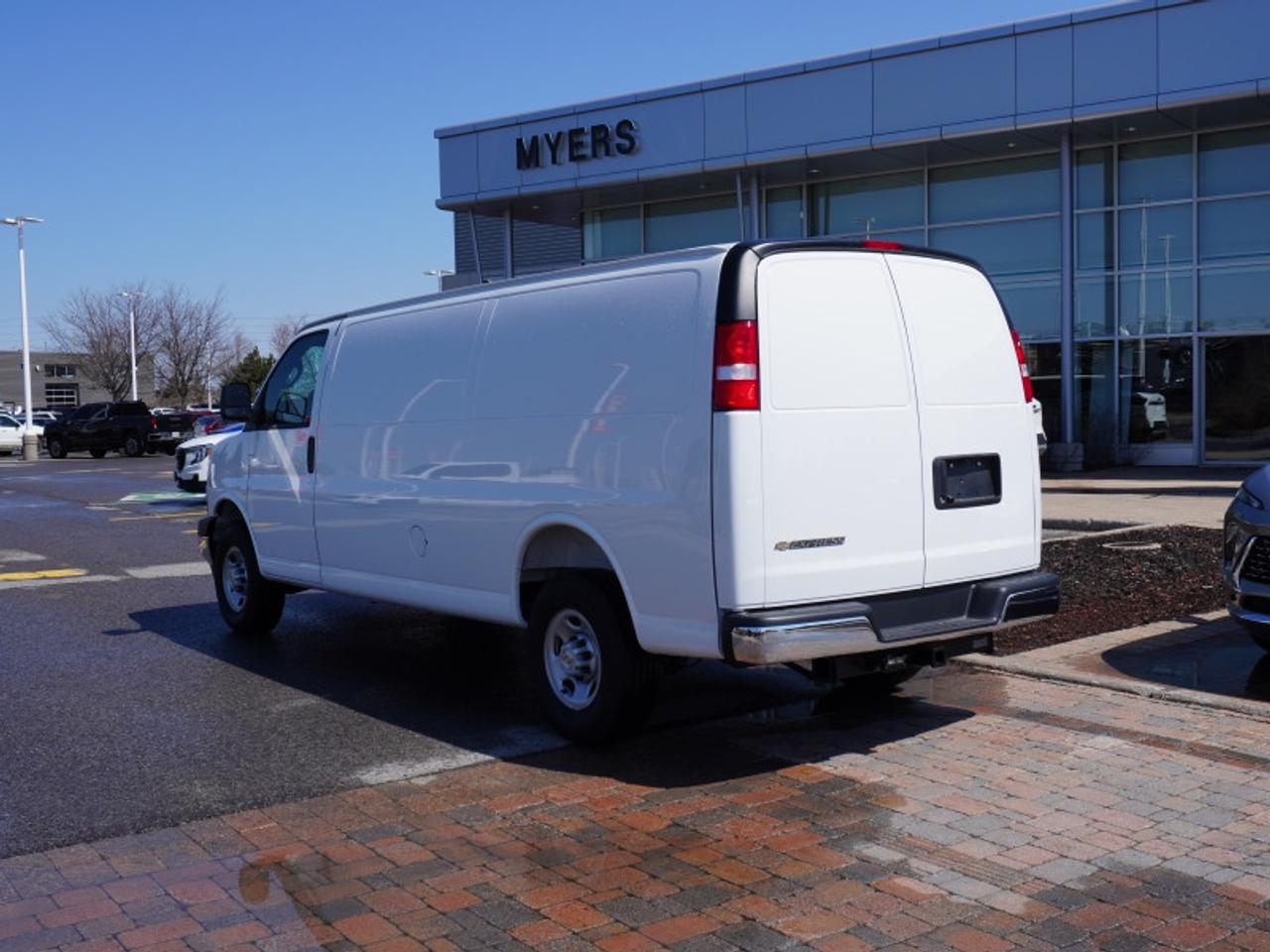 2025 Chevrolet Express Cargo Van 2500 155  - Audio System Photo
