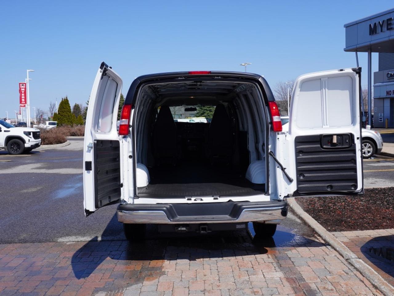 2025 Chevrolet Express Cargo Van 2500 155  - Audio System Photo