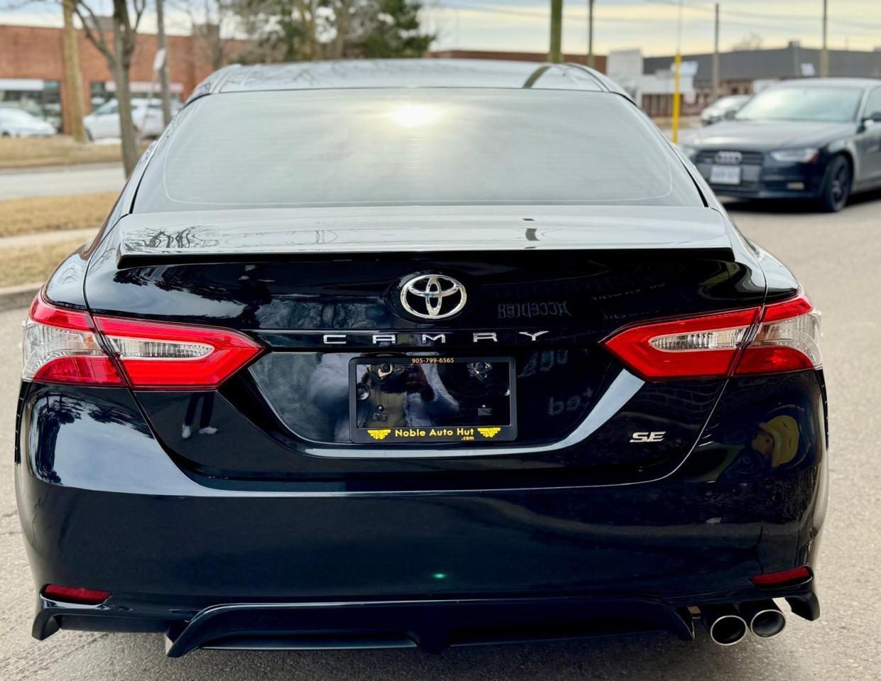 2019 Toyota Camry SE Photo3