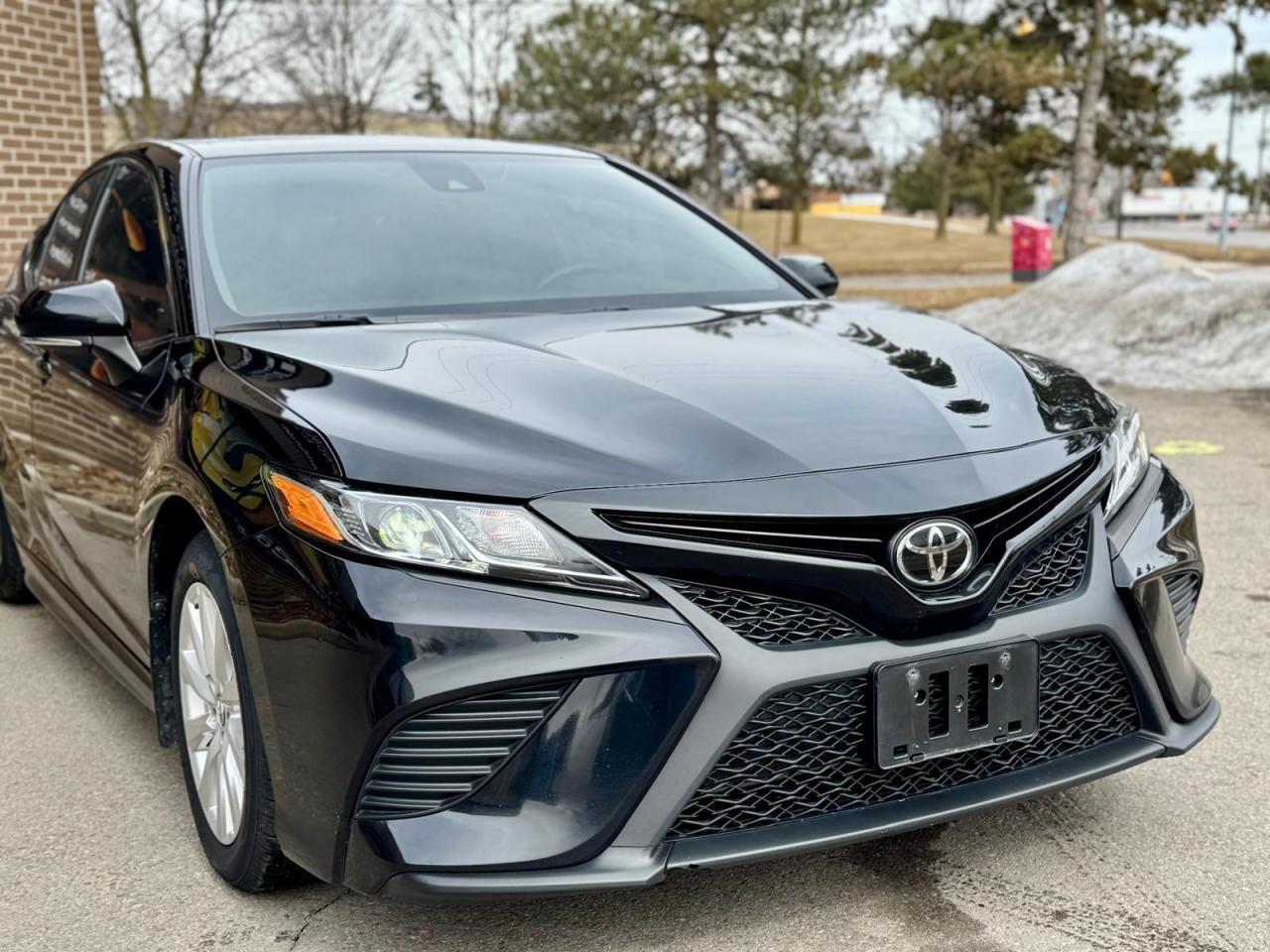 2019 Toyota Camry SE Photo4