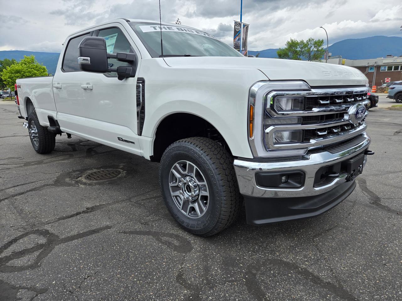 2025 Ford F-350 Super Duty SRW Lariat Photo5