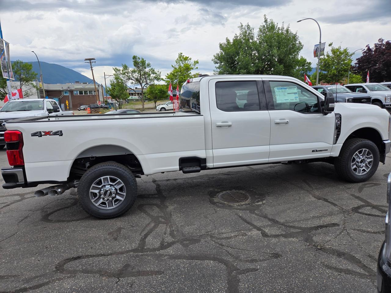 2025 Ford F-350 Super Duty SRW Lariat Photo3