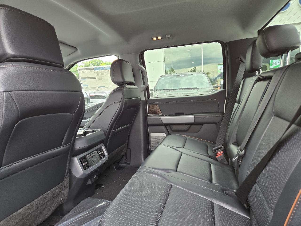 2025 Ford F-350 Super Duty SRW Lariat Photo5