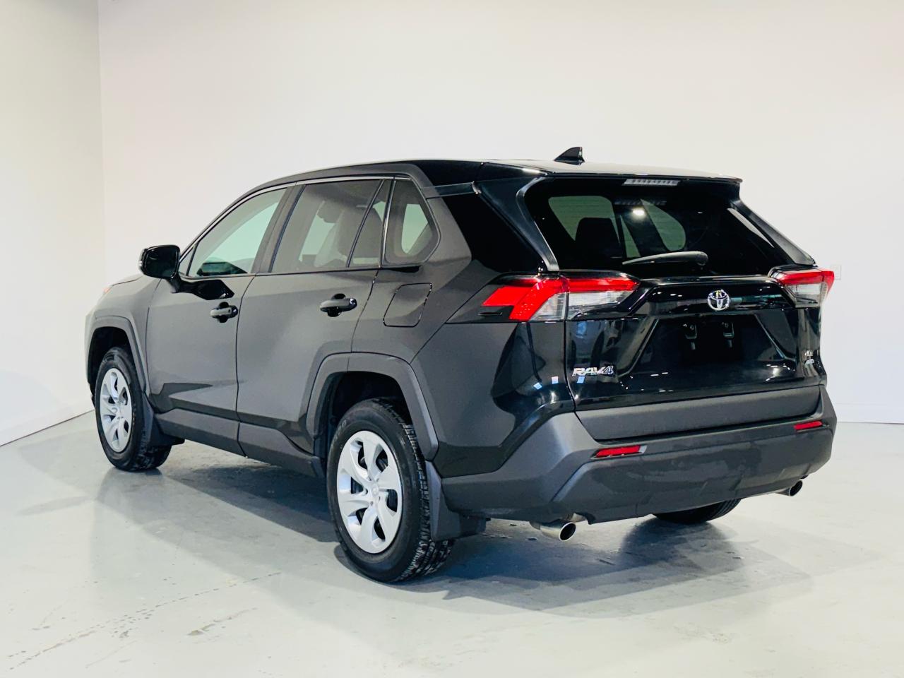 2022 Toyota RAV4 LE - Photo #7