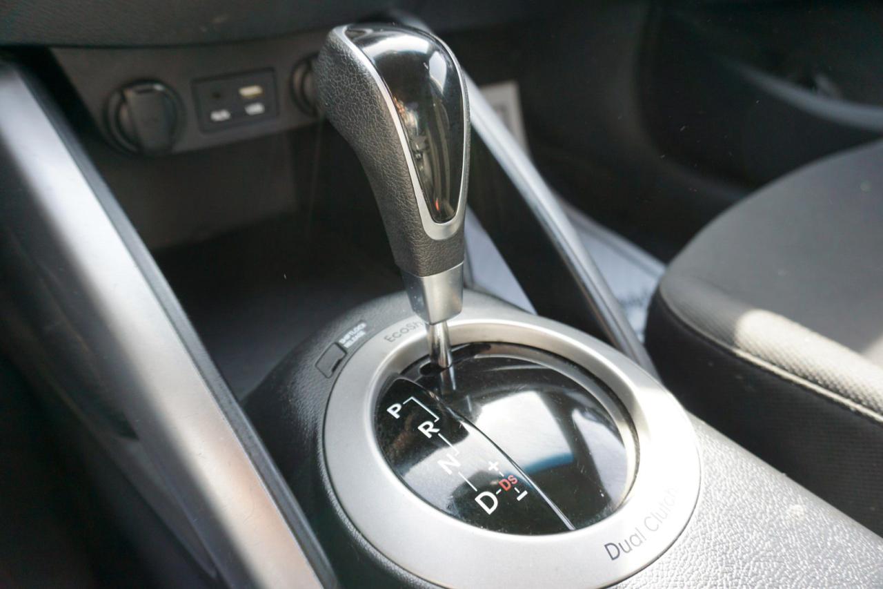 2017 Hyundai Veloster 1.6L SPORT CERTIFIED BLUETOOTH CRUISE CONTROL ALLOYS - Photo #19