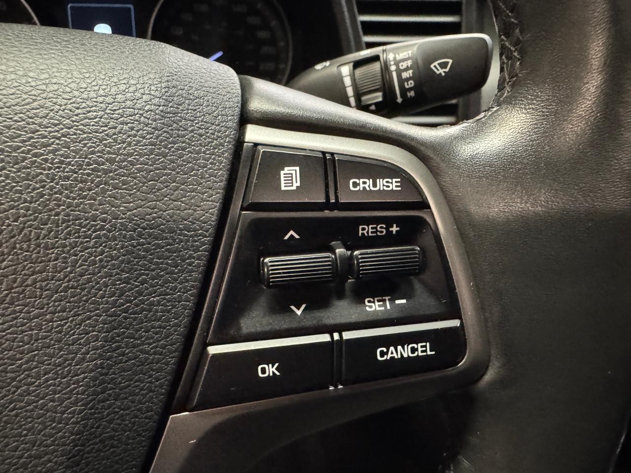2017 Hyundai Elantra LIMITED+sunroof+GPS+ApplePlay+Heated Steering - Photo #53
