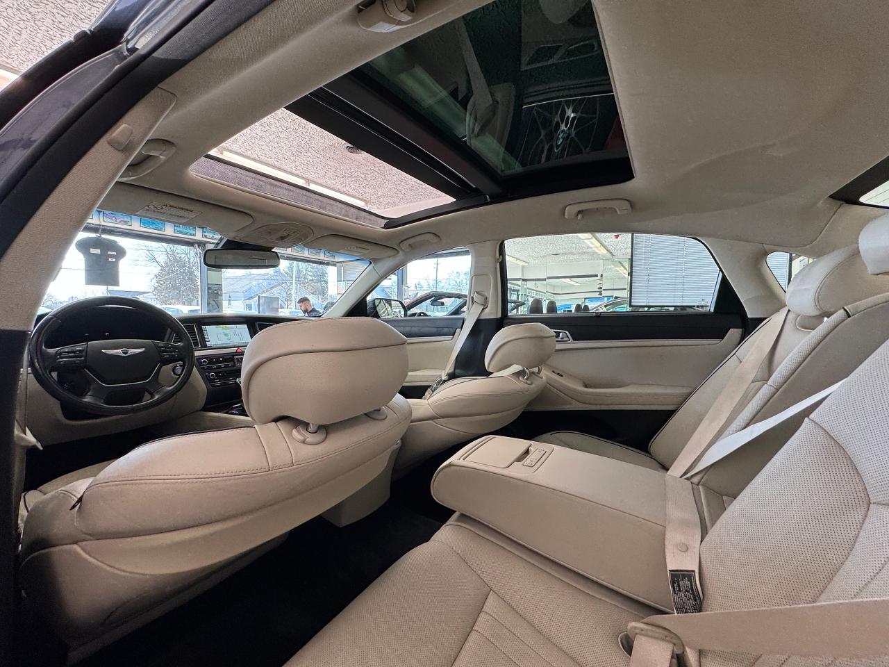 2015 Hyundai Genesis Luxury AWD+New Tires+PANO Roof+GPS+CLEAN CARFAX Photo3