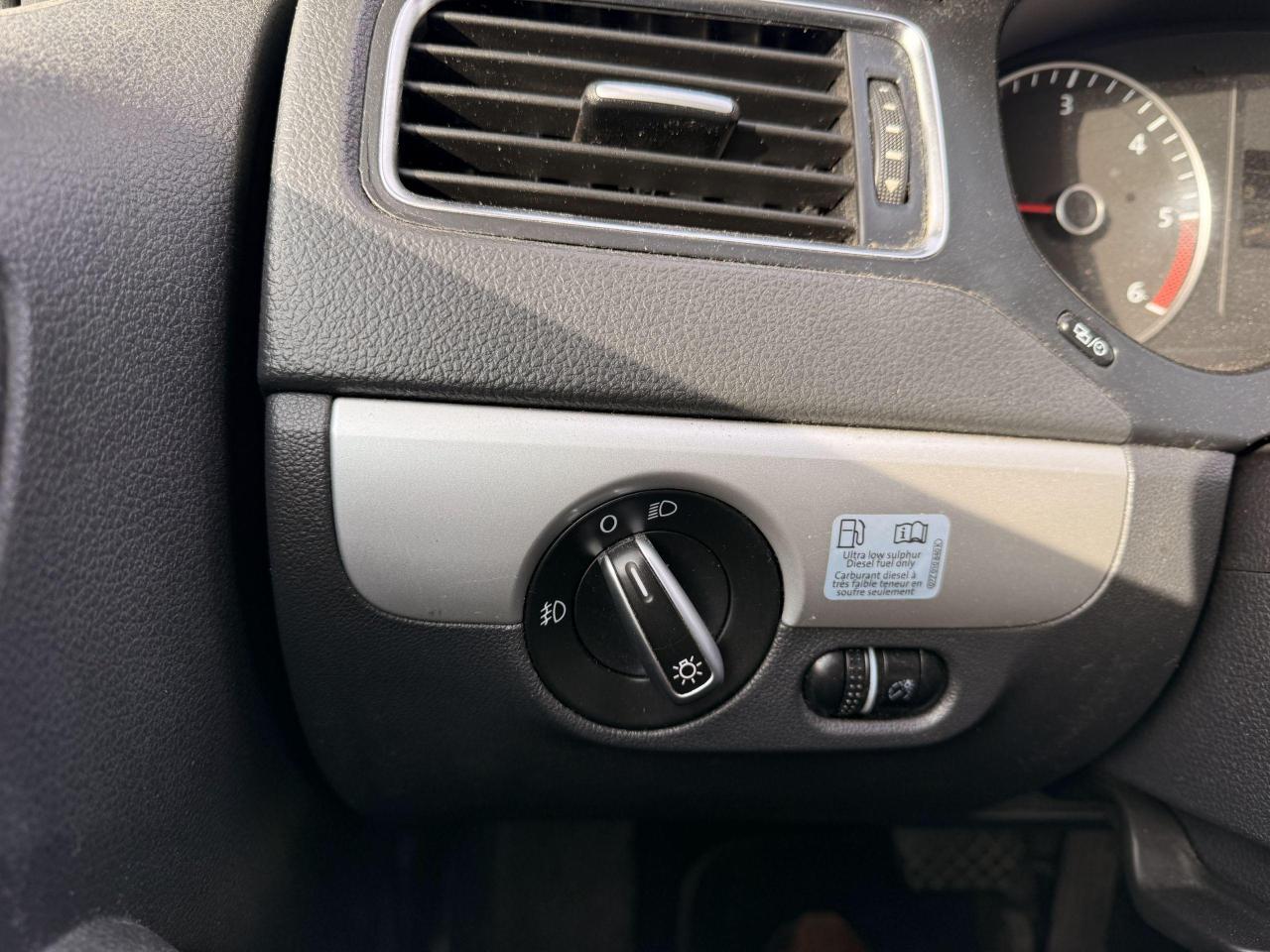 2013 Volkswagen Jetta 4dr 2.0T TDI DSG Comfortline - Photo #19