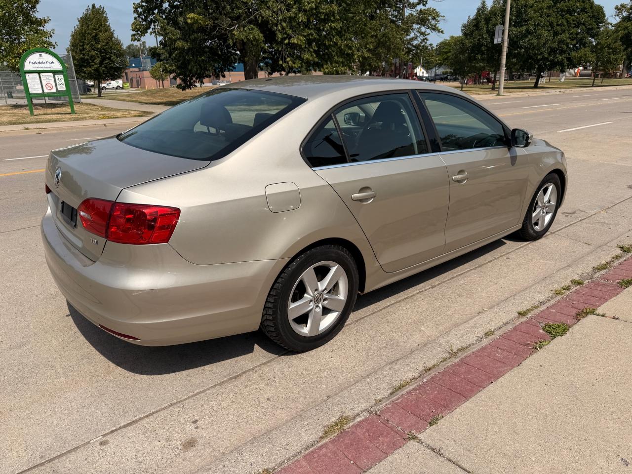 2013 Volkswagen Jetta 4dr 2.0T TDI DSG Comfortline - Photo #10