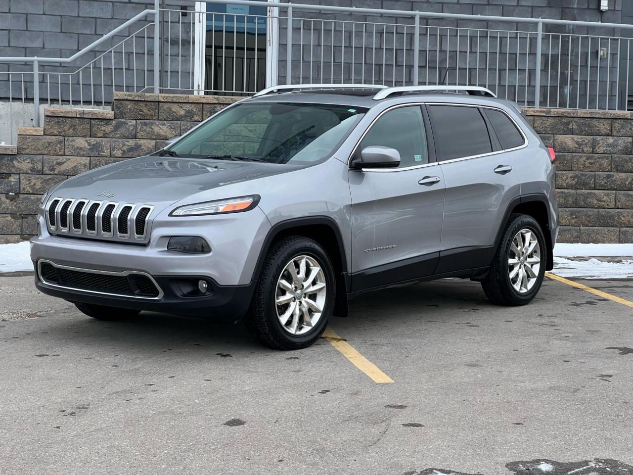 Used 2015 Jeep Cherokee 4WD 4dr Limited| $0 DOWN | EVERYONE APPROVED! for sale in Calgary, AB