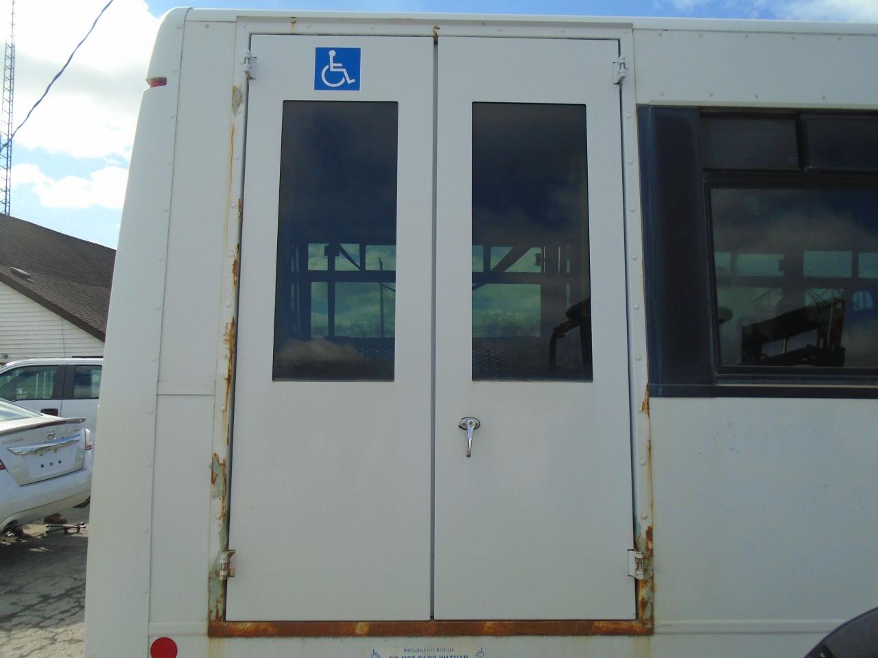 2013 Ford Econoline E-450 Super Duty 158  DRW - Photo #30