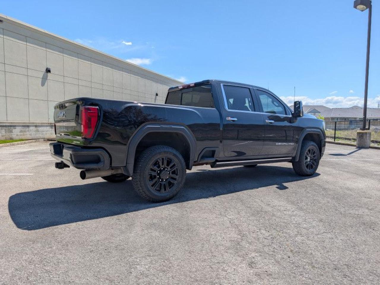 2021 GMC Sierra 2500 HD Denali Ultimate Package  **DENALI BLACK DIAMOND EDITION** Photo4