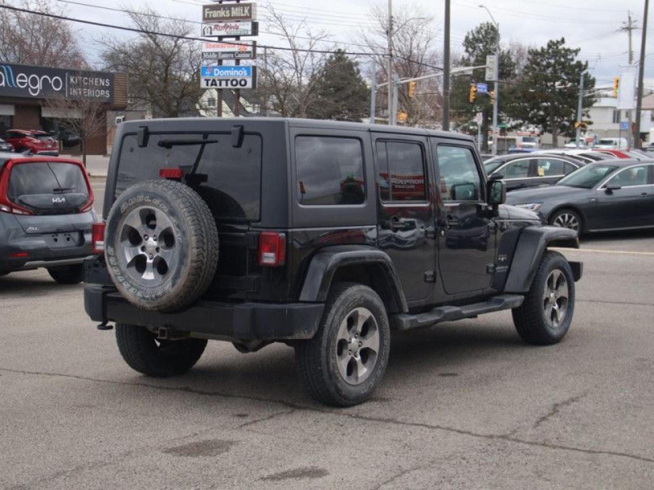 2017 Jeep Wrangler Unlimited Sahara  **TRAILER TOW GROUP** Photo4