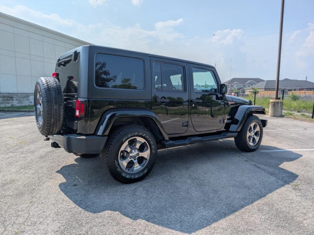 2017 Jeep Wrangler Unlimited Sahara  **TRAILER TOW GROUP** Photo4