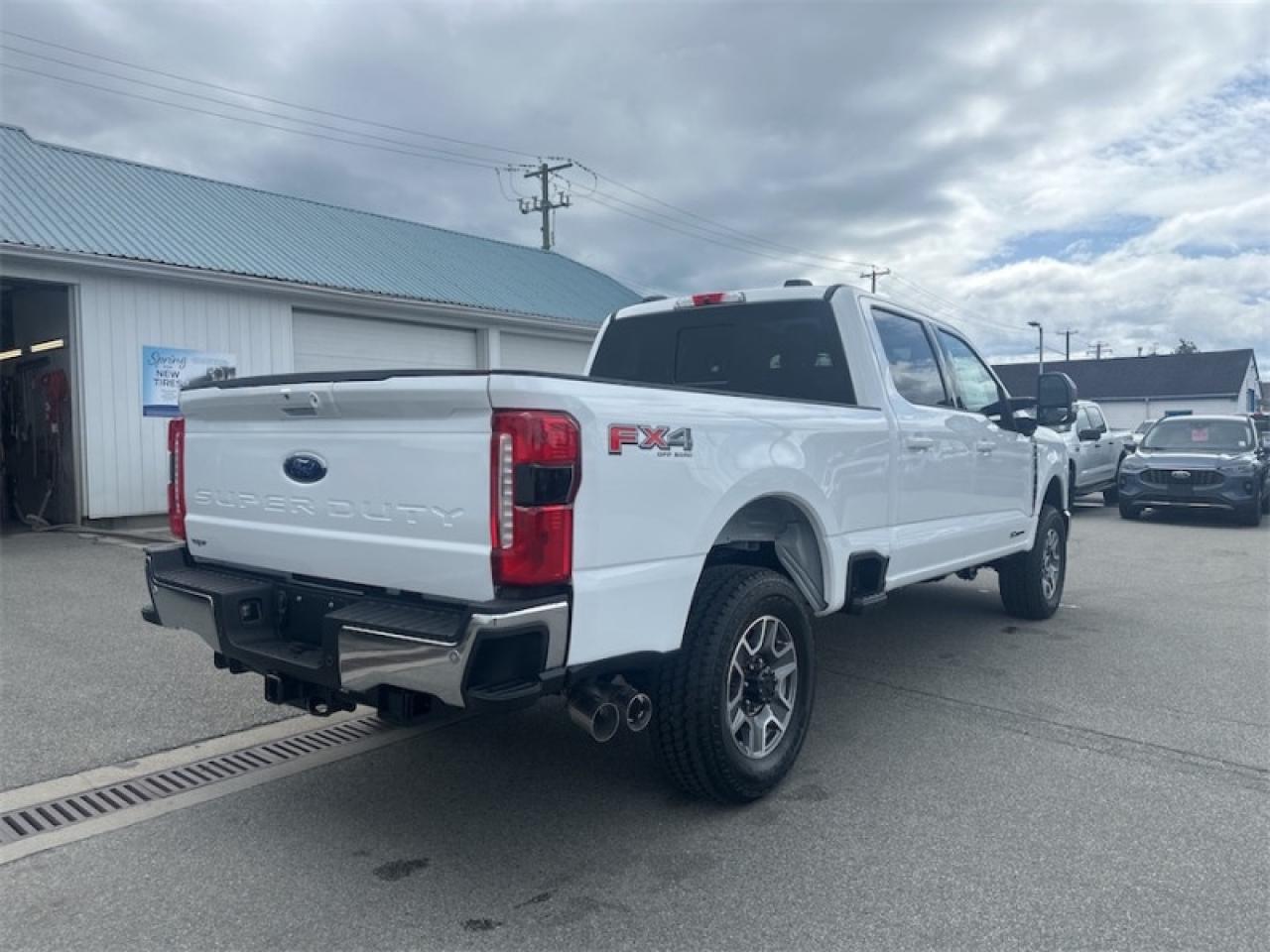 2025 Ford F-350 Super Duty LARIAT  - Moonroof Photo4