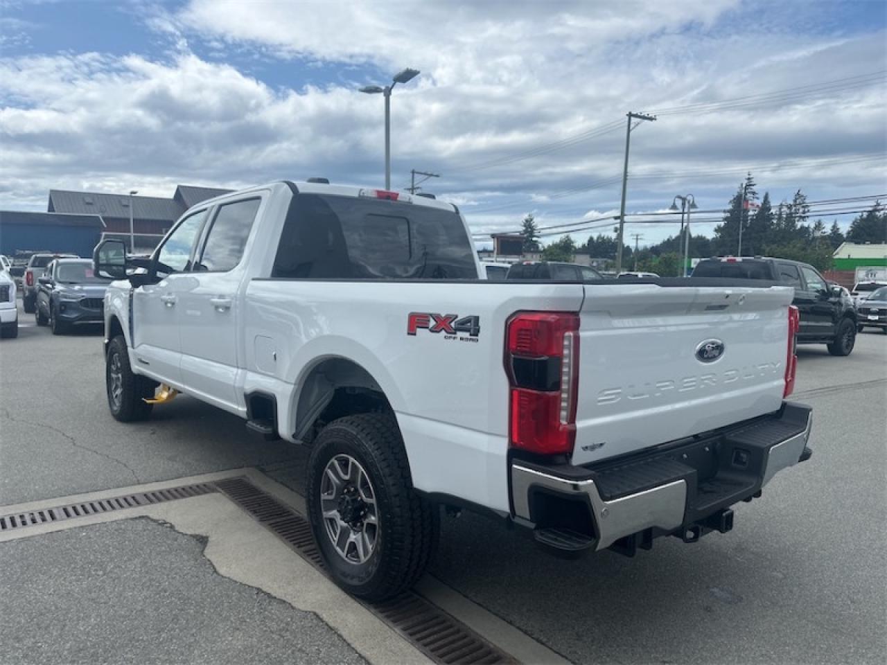 2025 Ford F-350 Super Duty LARIAT  - Moonroof Photo2