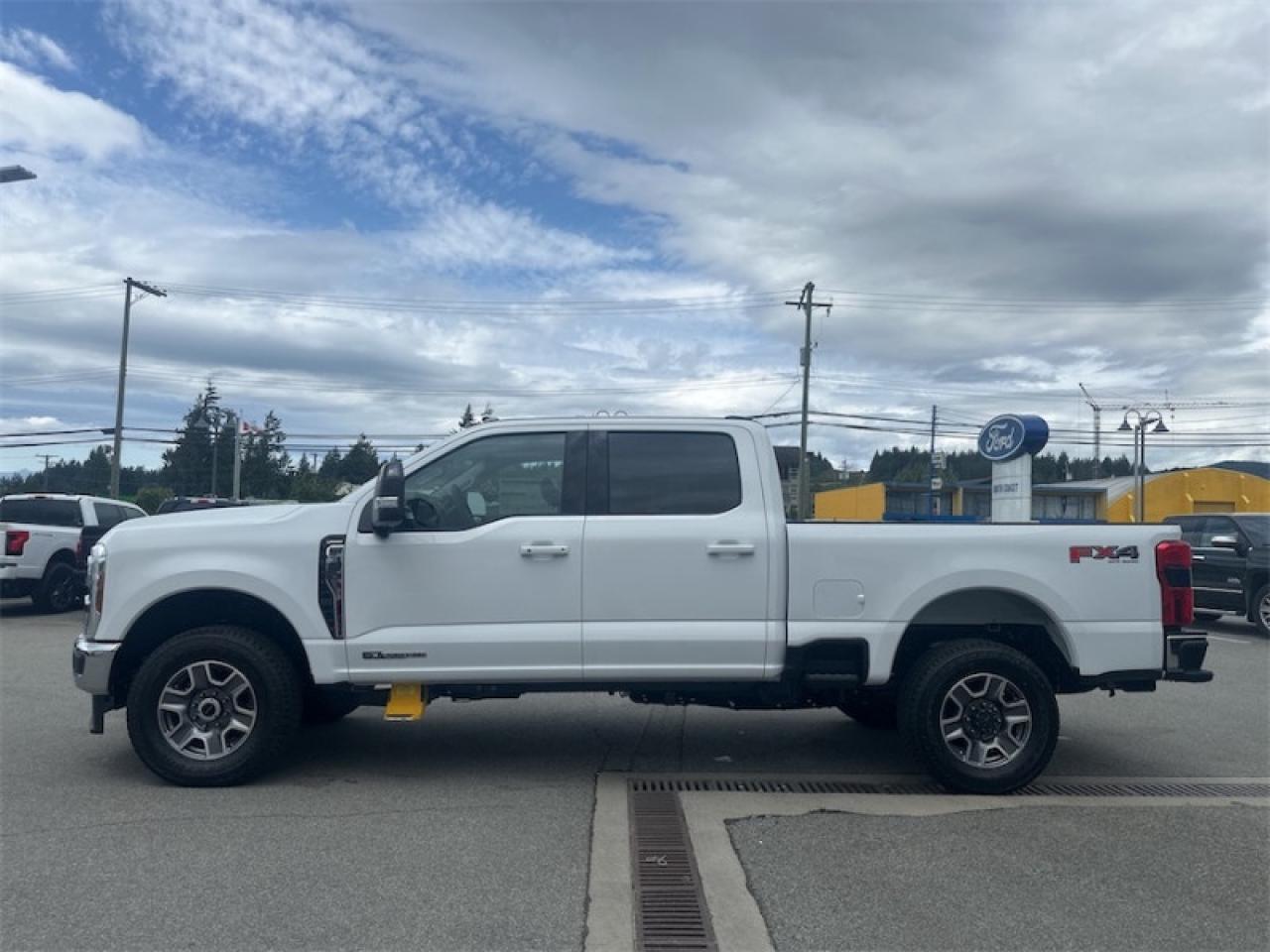 2025 Ford F-350 Super Duty LARIAT  - Moonroof Photo1