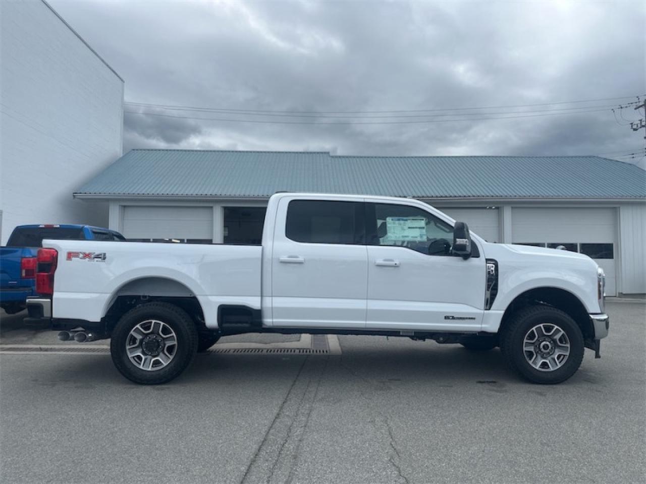 2025 Ford F-350 Super Duty LARIAT  - Moonroof Photo5