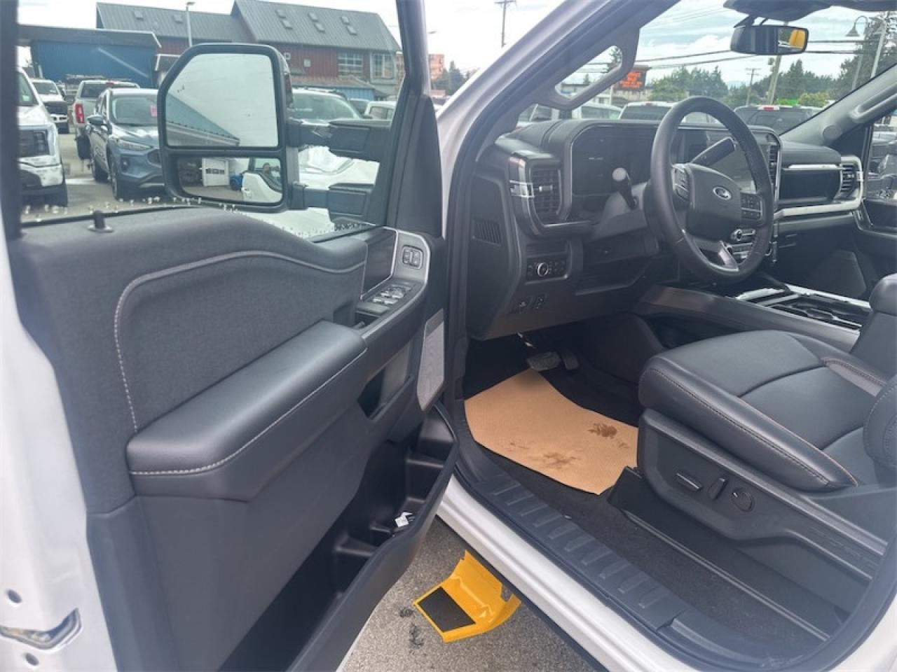 2025 Ford F-350 Super Duty LARIAT  - Moonroof Photo5