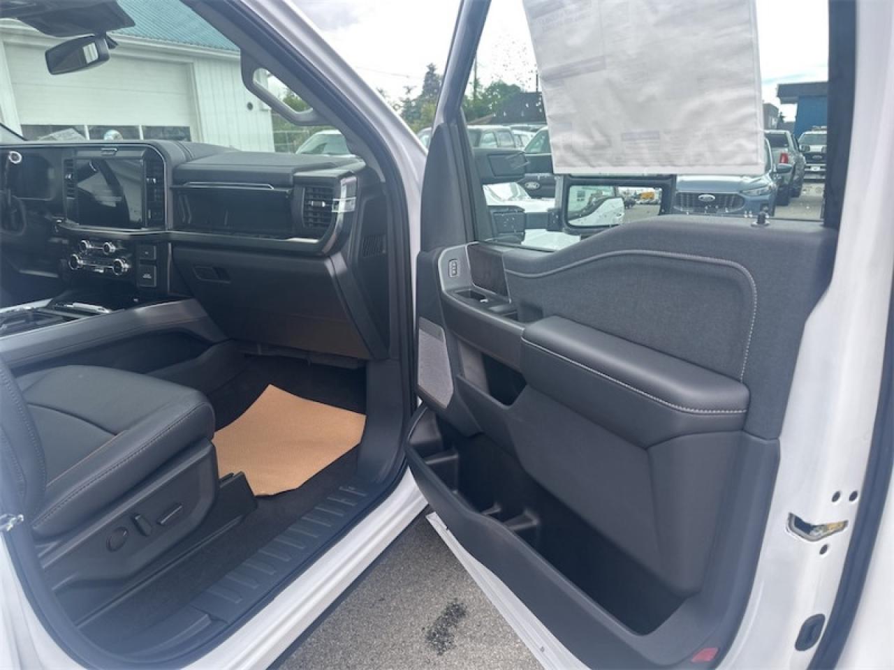 2025 Ford F-350 Super Duty LARIAT  - Moonroof Photo5