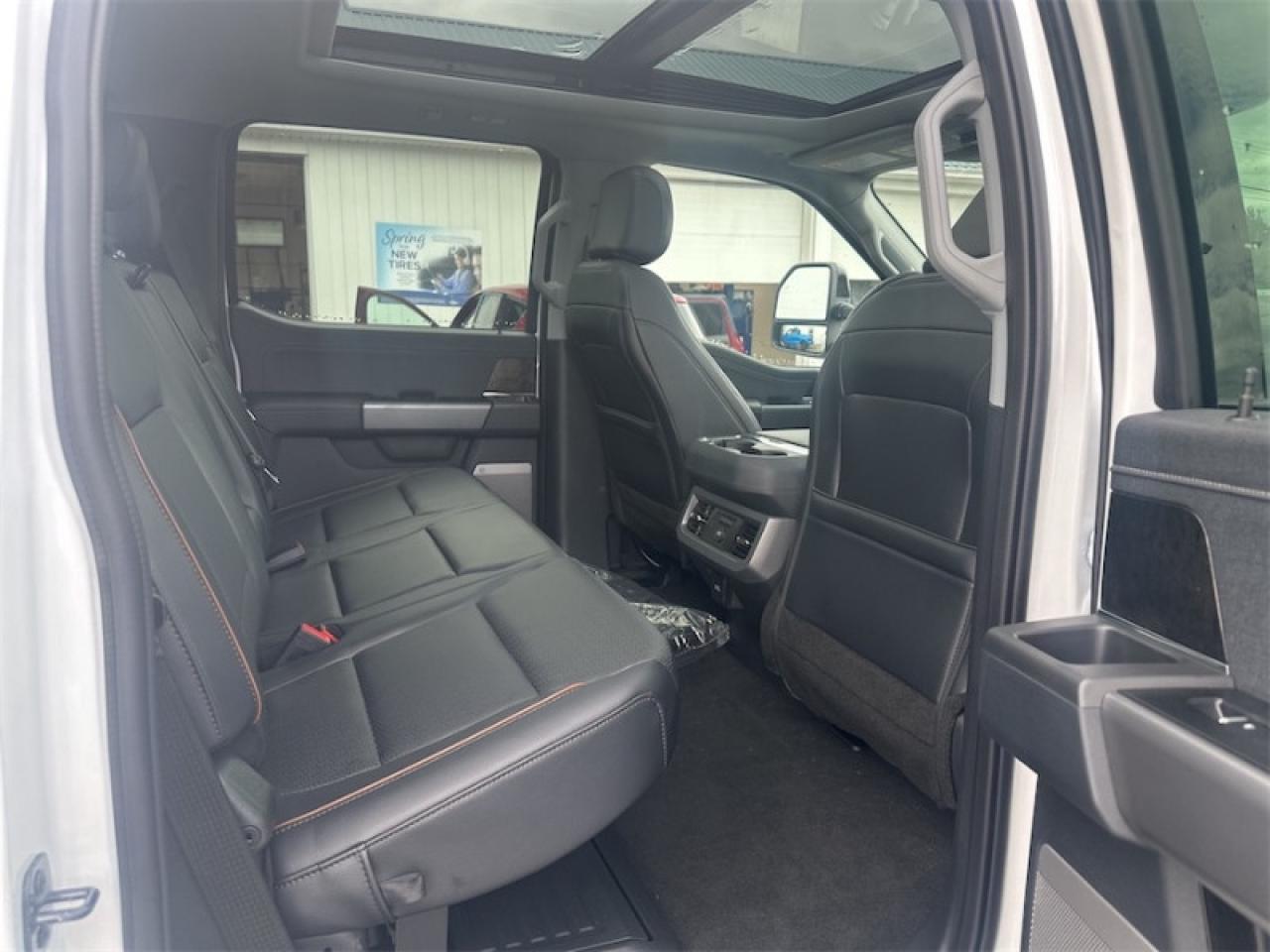 2025 Ford F-350 Super Duty LARIAT  - Moonroof Photo5