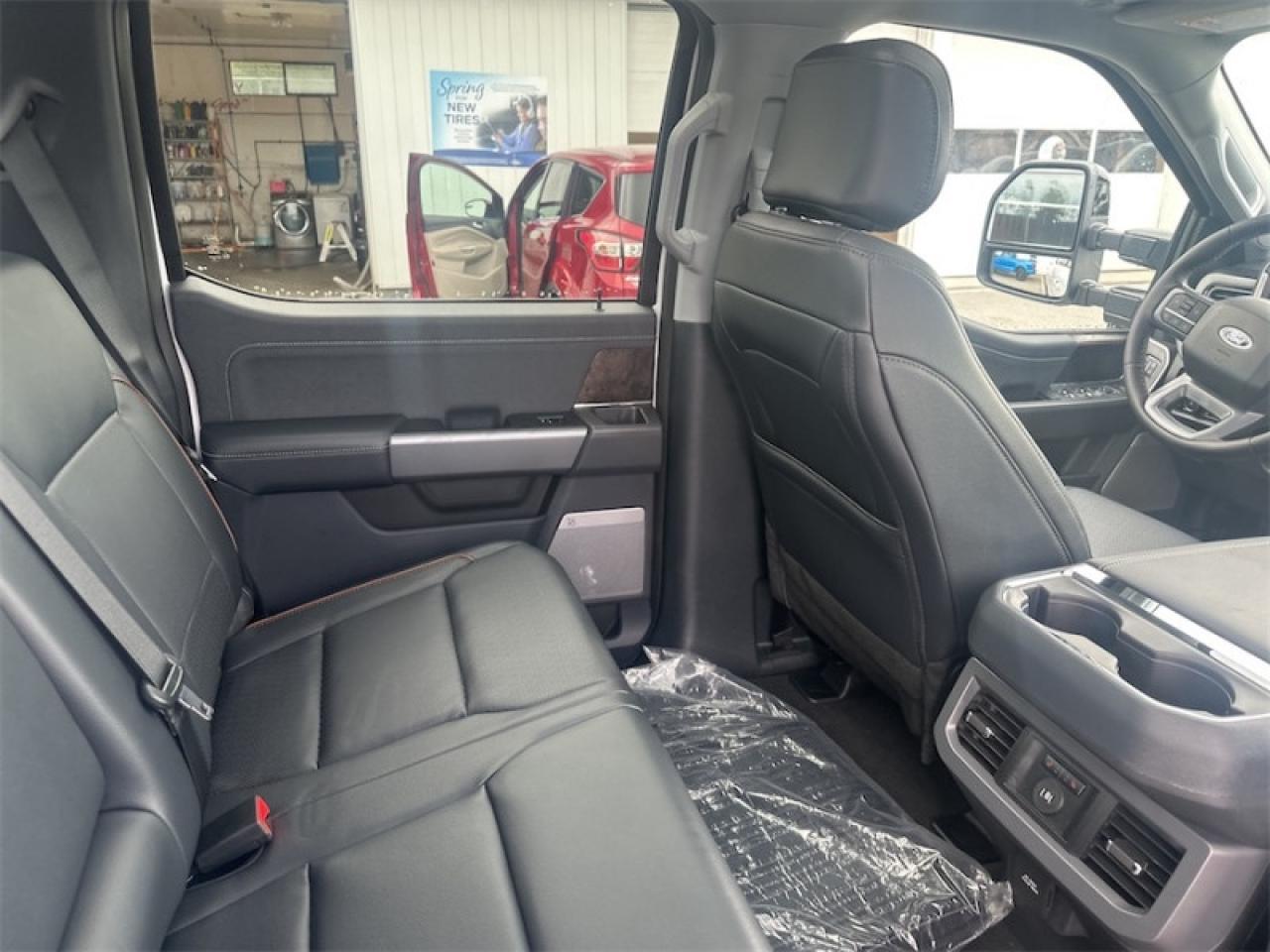 2025 Ford F-350 Super Duty LARIAT  - Moonroof Photo5