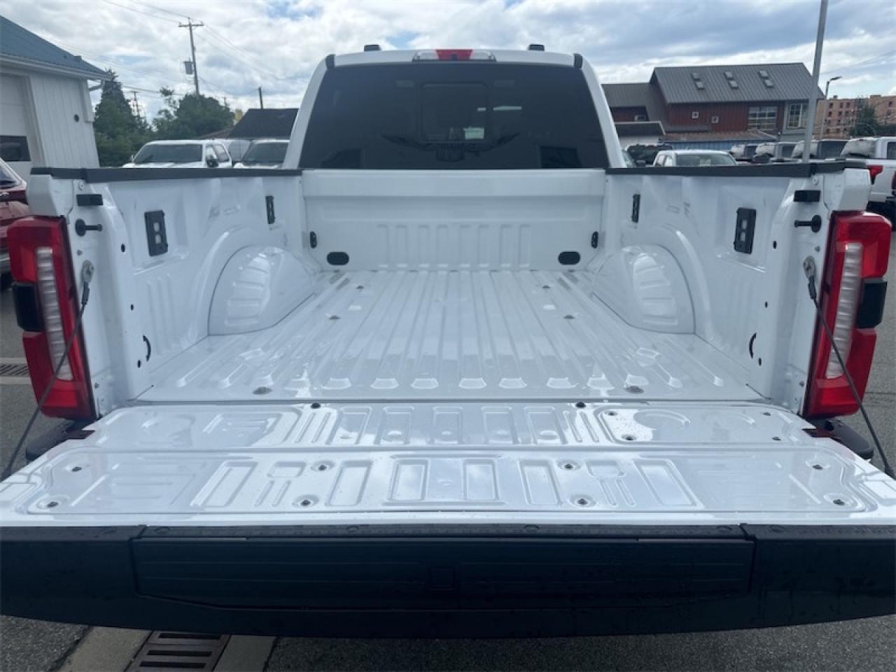 2025 Ford F-350 Super Duty LARIAT  - Moonroof Photo5