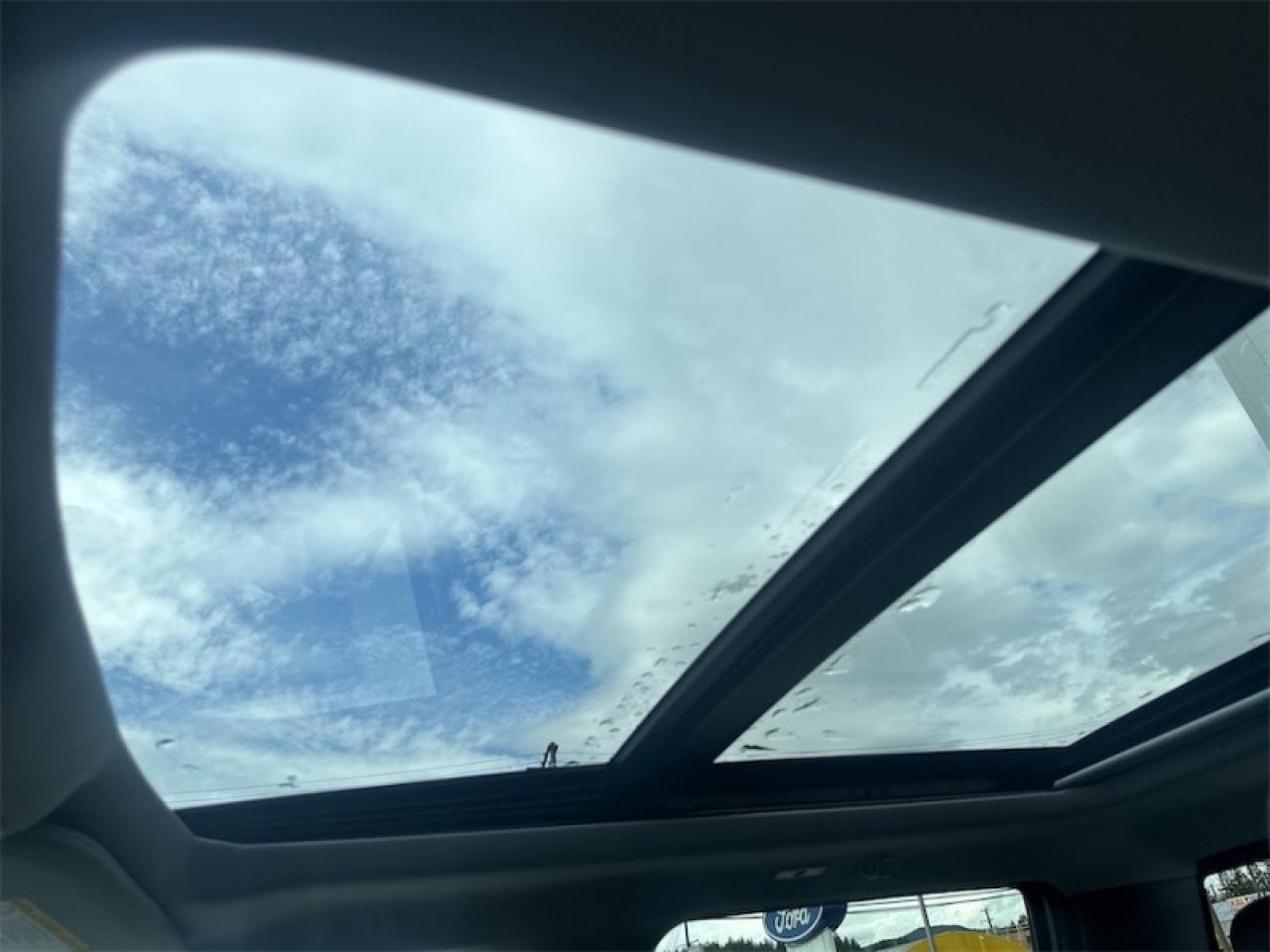 2025 Ford F-350 Super Duty LARIAT  - Moonroof Photo5