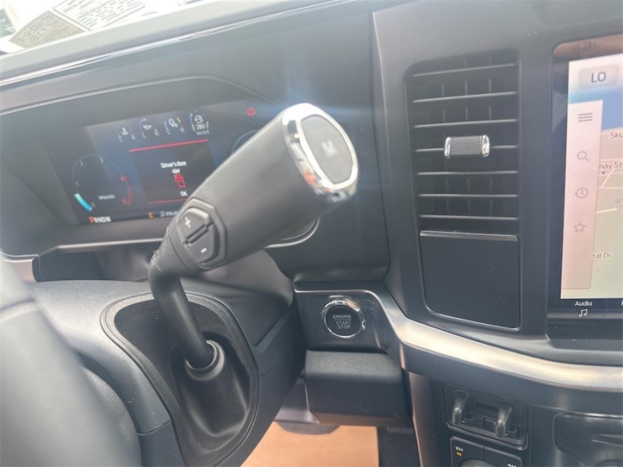 2025 Ford F-350 Super Duty LARIAT  - Moonroof Photo5