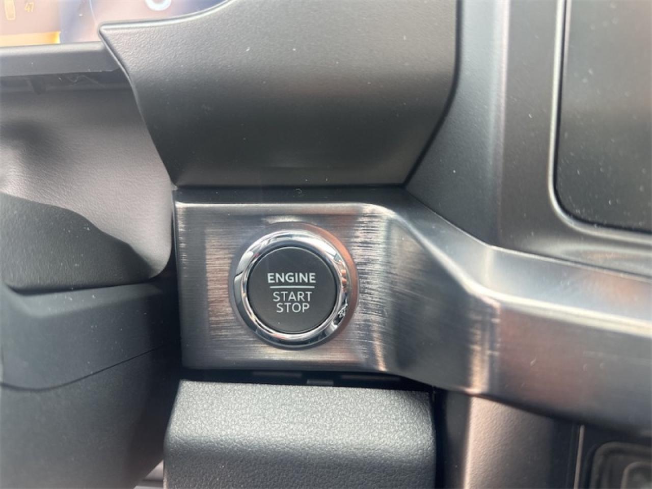 2025 Ford F-350 Super Duty LARIAT  - Moonroof Photo5