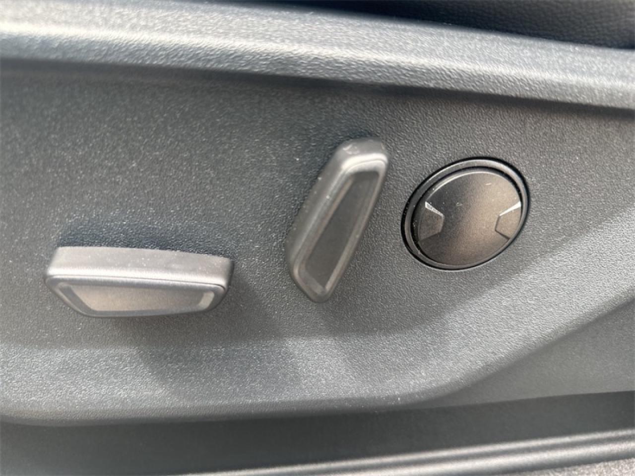 2025 Ford F-350 Super Duty LARIAT  - Moonroof Photo5