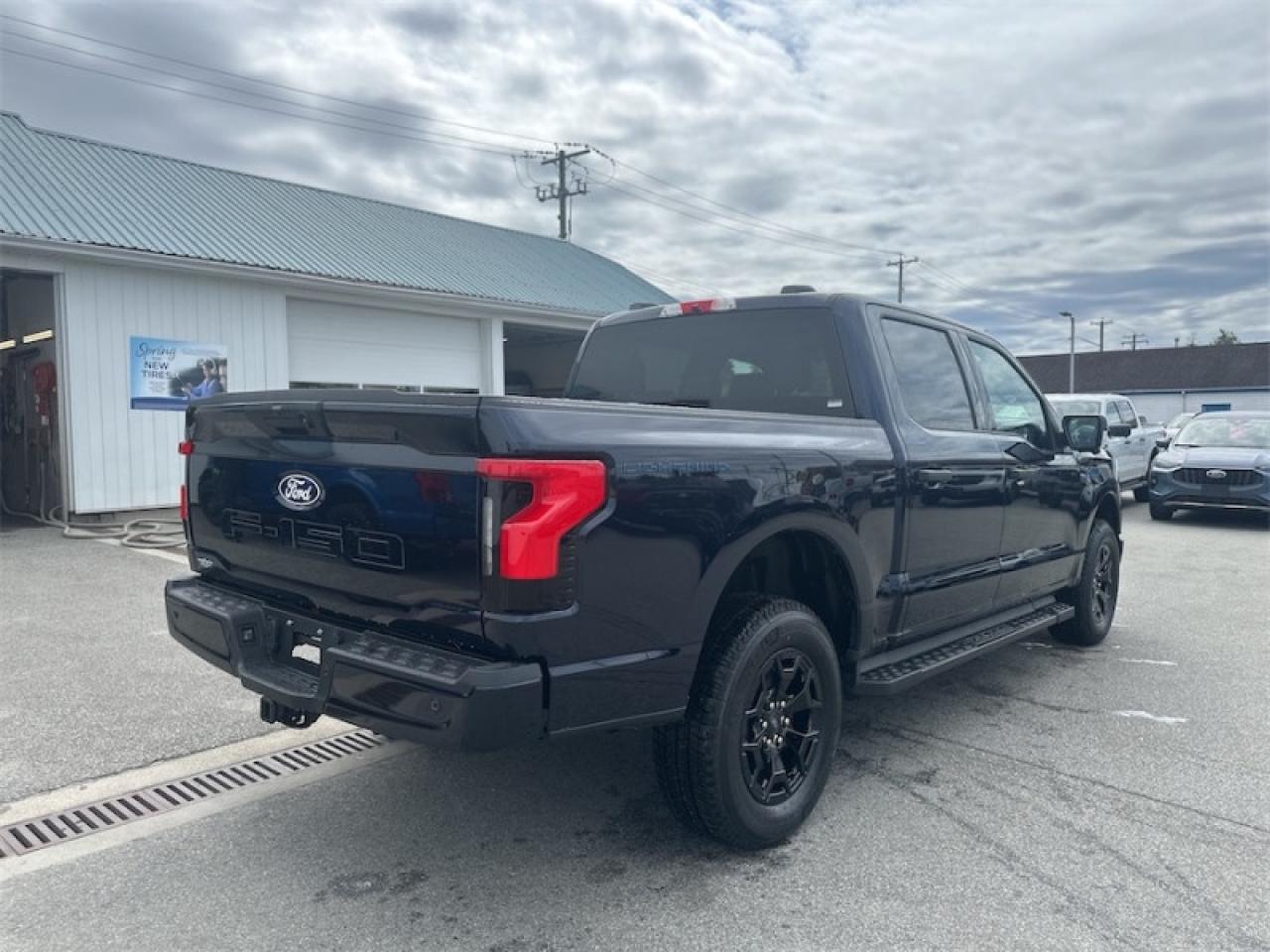 2025 Ford F-150 Lightning XLT  - Tailgate Step Photo4