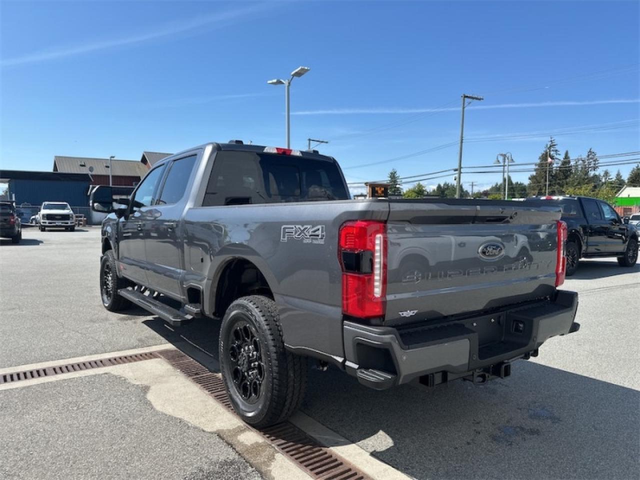 2025 Ford F-350 Super Duty LARIAT  - Moonroof Photo2