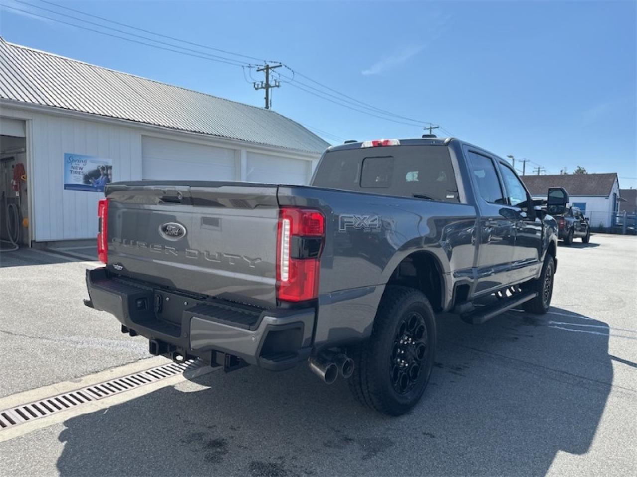 2025 Ford F-350 Super Duty LARIAT  - Moonroof Photo5