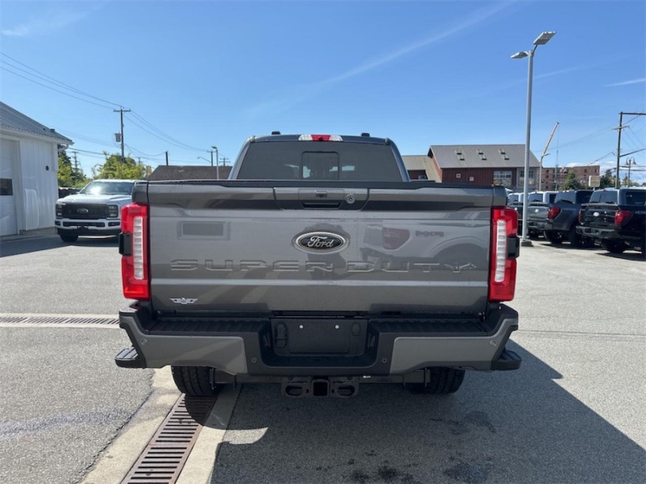 2025 Ford F-350 Super Duty LARIAT  - Moonroof Photo3