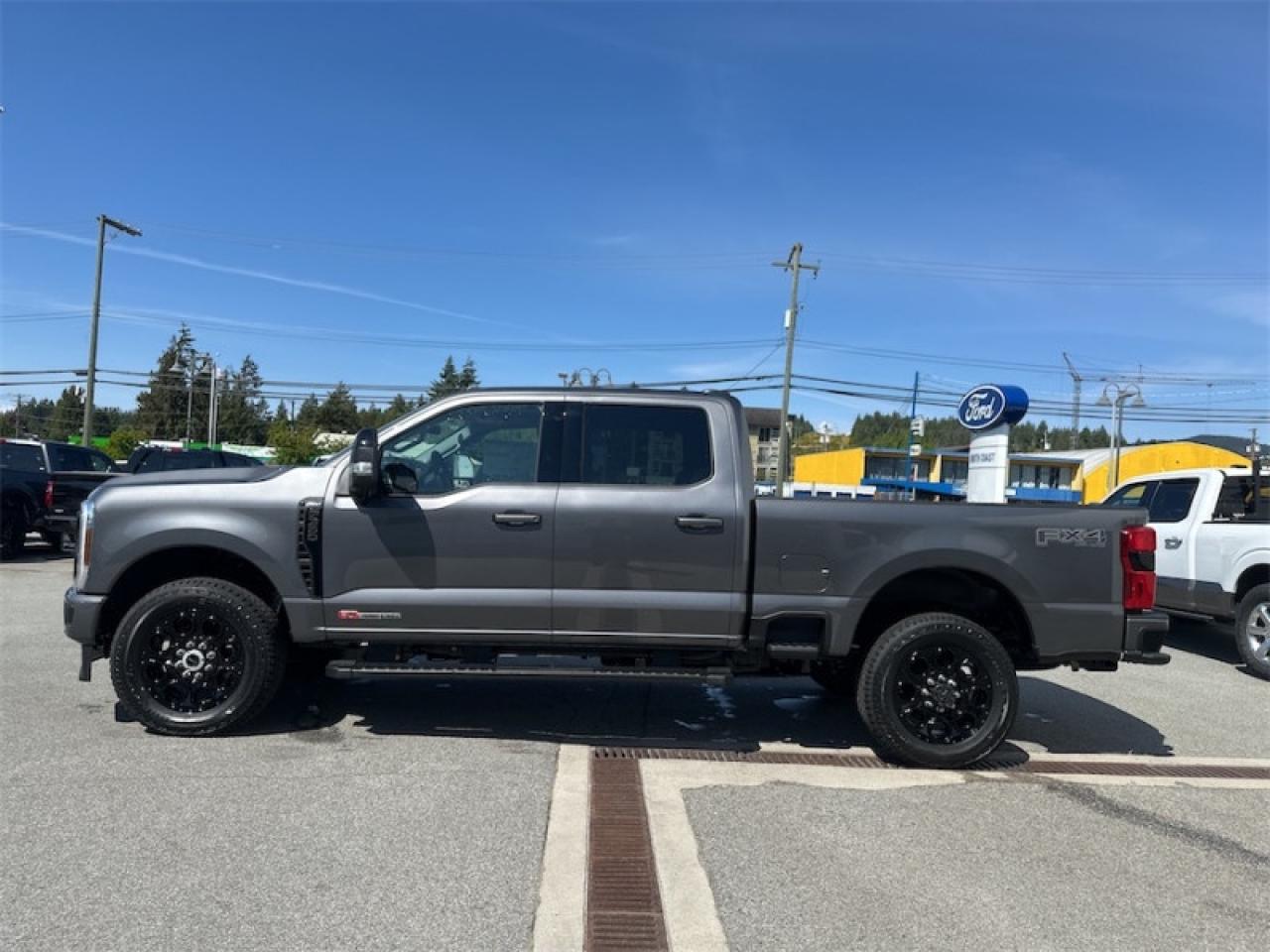 2025 Ford F-350 Super Duty LARIAT  - Moonroof Photo1