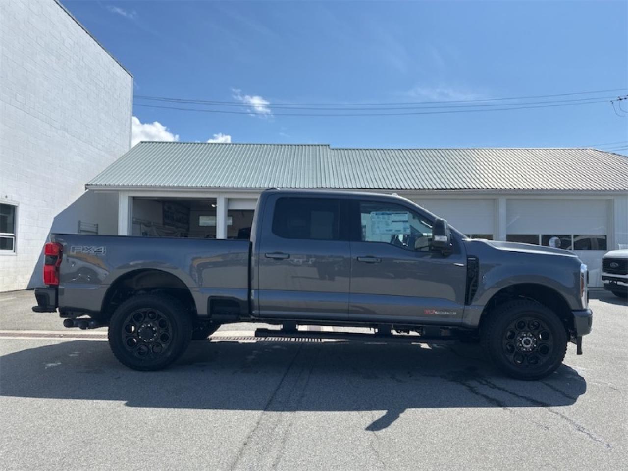 2025 Ford F-350 Super Duty LARIAT  - Moonroof Photo5