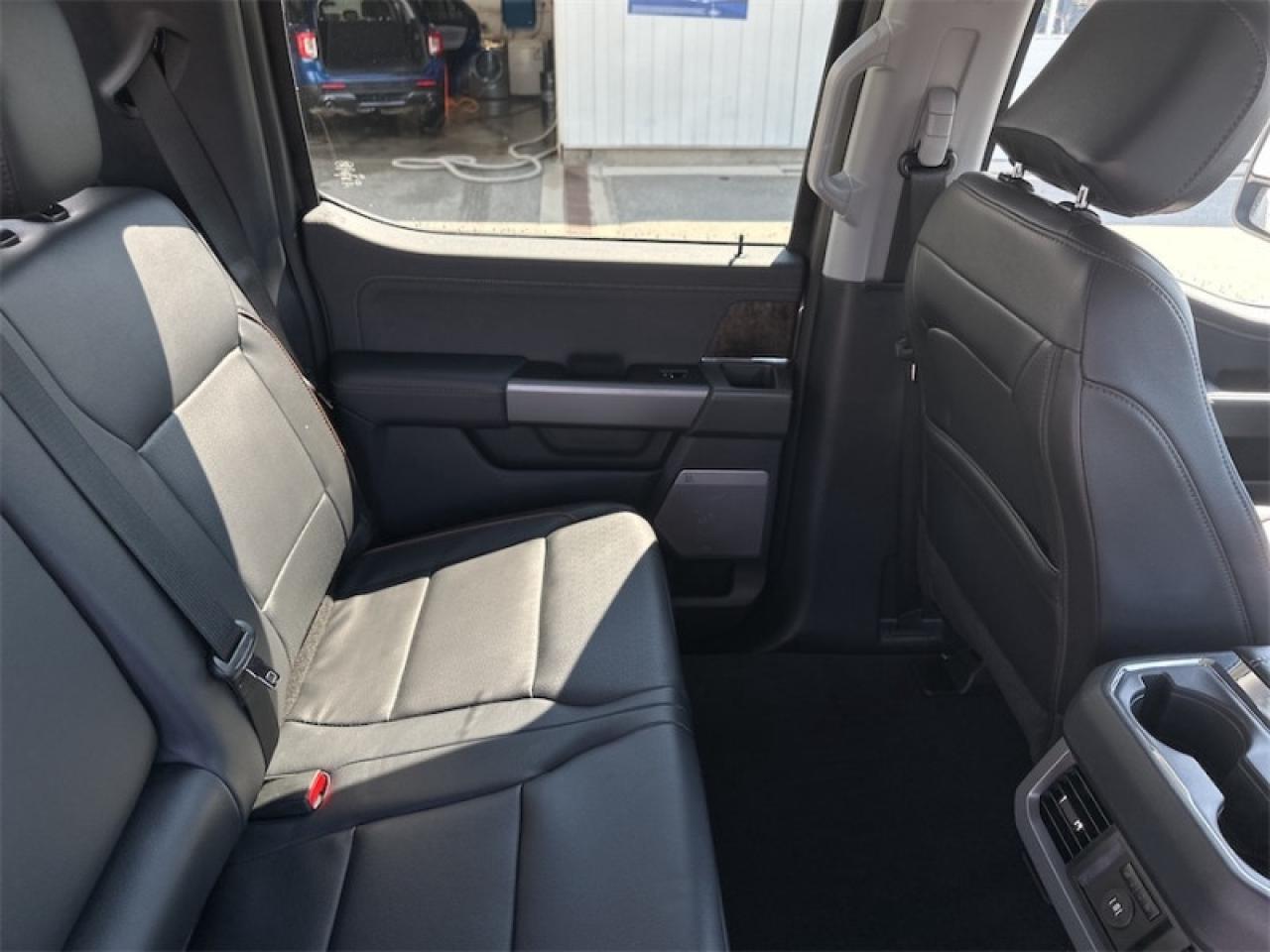2025 Ford F-350 Super Duty LARIAT  - Moonroof Photo5