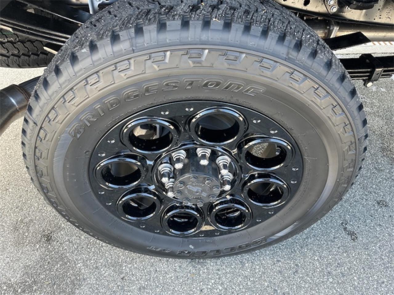 2025 Ford F-350 Super Duty LARIAT  - Moonroof Photo5