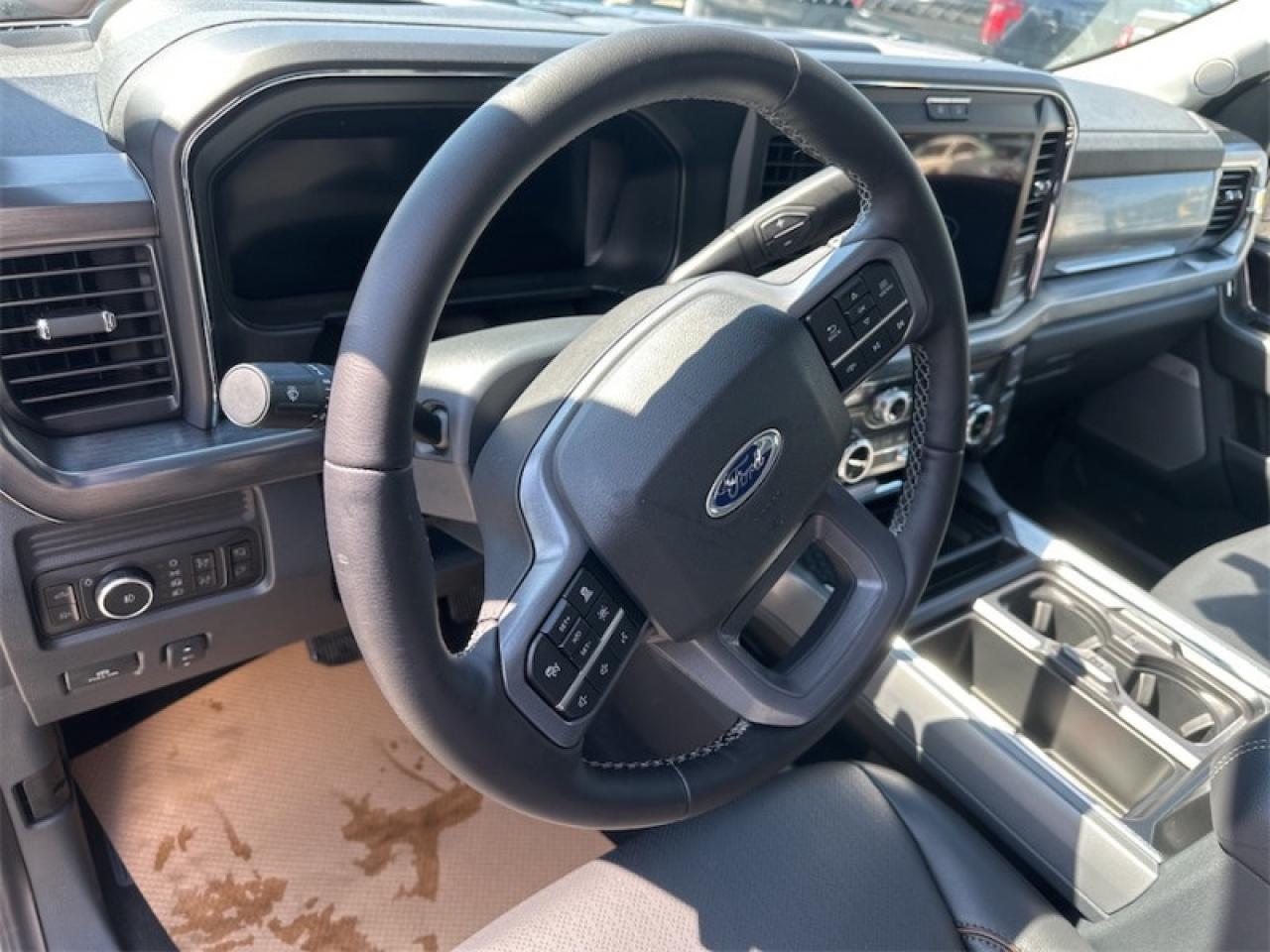 2025 Ford F-350 Super Duty LARIAT  - Moonroof Photo5