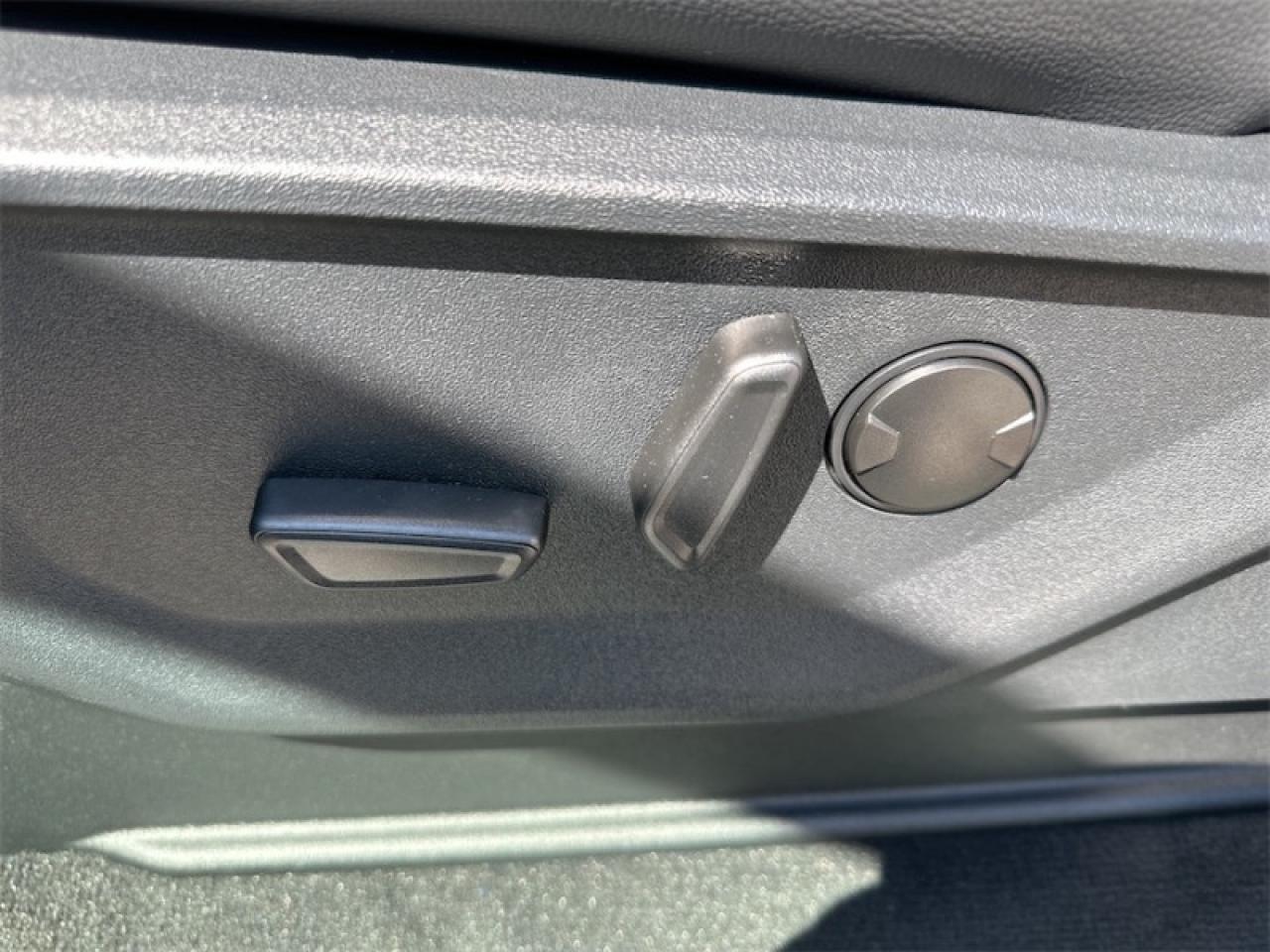 2025 Ford F-350 Super Duty LARIAT  - Moonroof Photo5