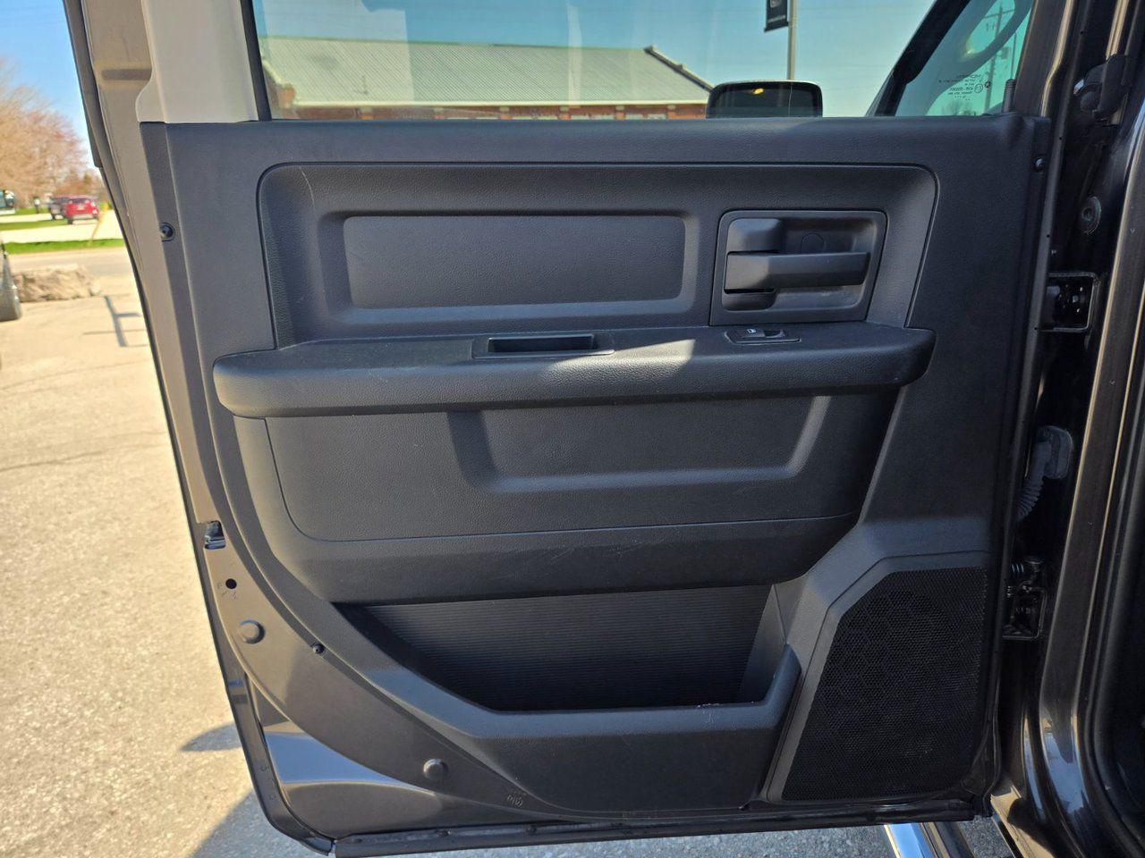 2017 RAM 1500 ST - Photo #28