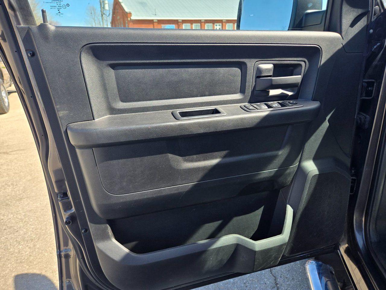 2017 RAM 1500 ST - Photo #27