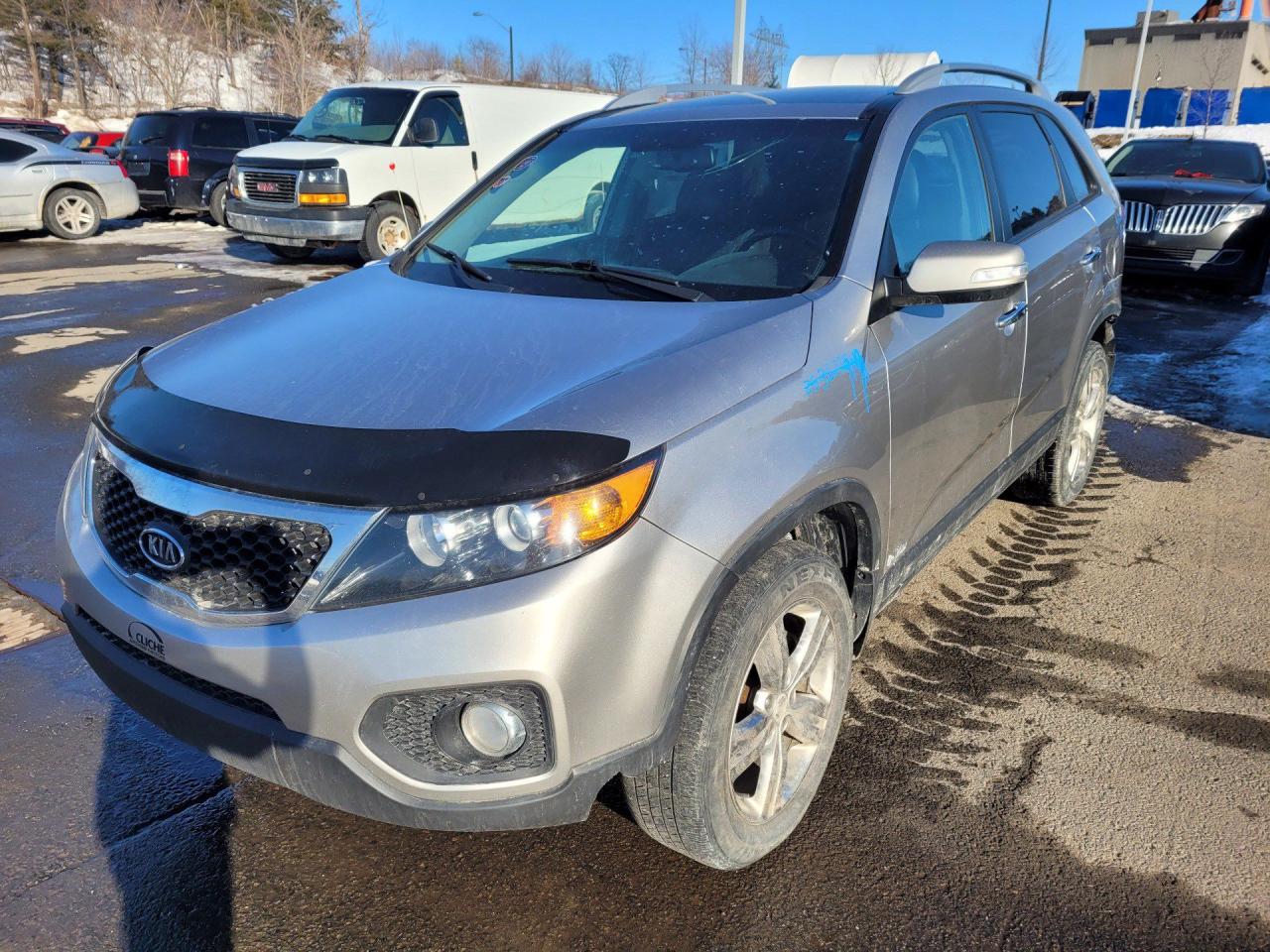 <p>Kia Sorento 2013</p><p>**idéalement pour exportation**</p><p>Moteur ne demarre pas</p><p>Moteur V6</p><p>205835 kilometres</p><p>État transmission inconnu</p><p>Direction ok</p><p>Freins ok</p><p>Frame ok</p><p>Tout équipé</p><p>Banc cuir</p><p>Sur pneus été</p><p>Pare-brise craqué</p><p>-------------------------------------------------------------------------</p><p>Kia Sorento 2013</p><p>**ideally for export**</p><p>Engine won't start</p><p>V6 engine</p><p>205835 kilometres</p><p>Transmission status unknown</p><p>Steering ok</p><p>Brakes ok</p><p>Frame ok</p><p>Fully equipped</p><p>Leather bench</p><p>On summer tires</p><p>Cracked windshield</p>