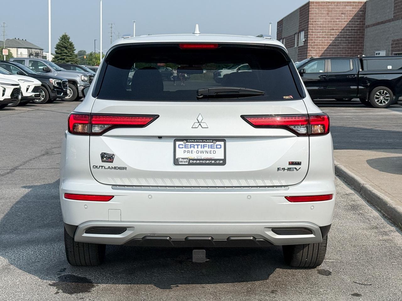 2023 Mitsubishi Outlander Plug-In Hybrid SEL 2.4L 4 CYL WITH REMOTE START/ENTRY, HEATED SEATS, HEATED STEERING WHEEL, SUNROOF, LEATHER SEATS, POWER LIFTGATE, BOSE SOUND SYSTEM, APPLE CARPLAY AND ANDROID AUTO Photo